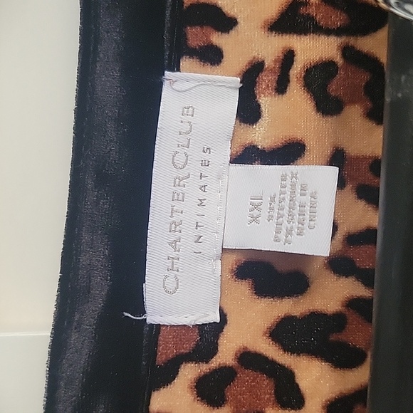 Intimate - Picture 4 of 4